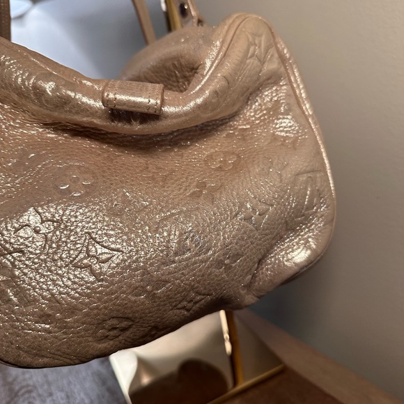 LOUIS VUITTON Limited Peach Shimmer Comet - Picture 2 of 8